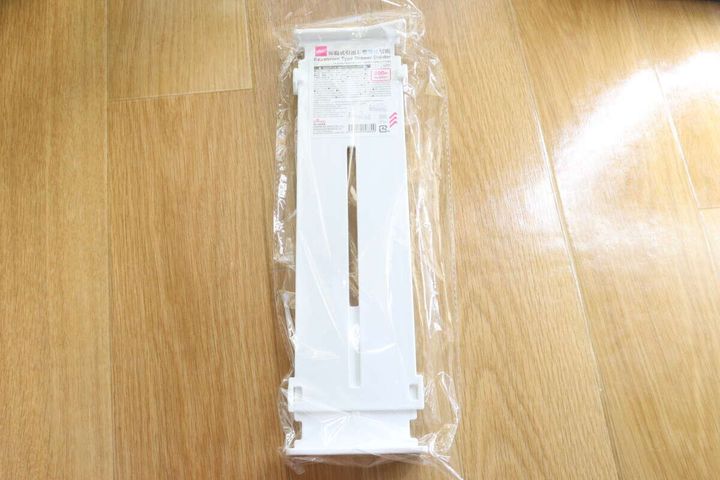 ダイソーの伸縮式引出し整理整頓仕切板のパッケージ