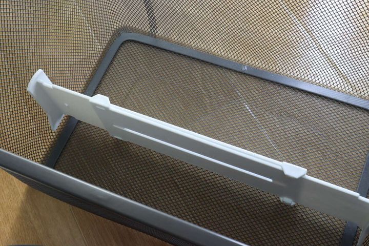 ダイソーの伸縮式引出し整理整頓仕切板をセットする