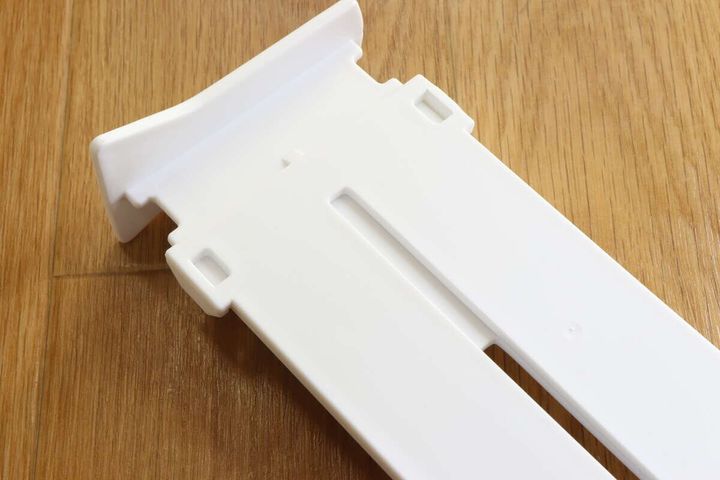 ダイソーの伸縮式引出し整理整頓仕切板のアップ