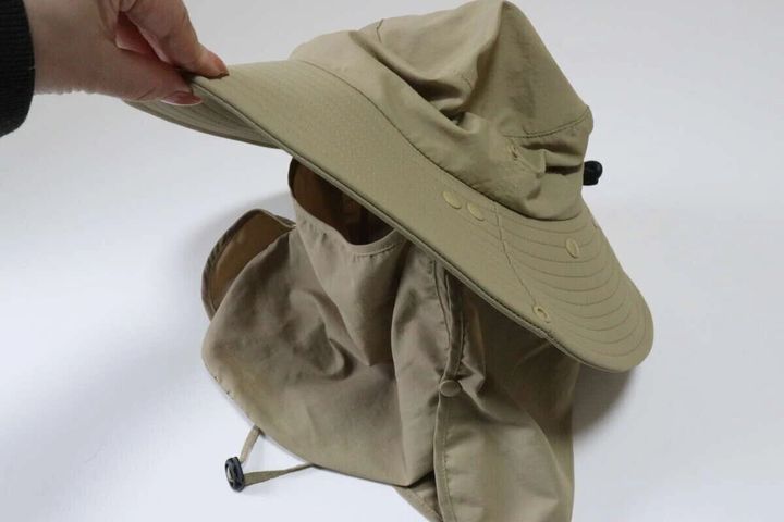 ダイソーのネックカバーハット