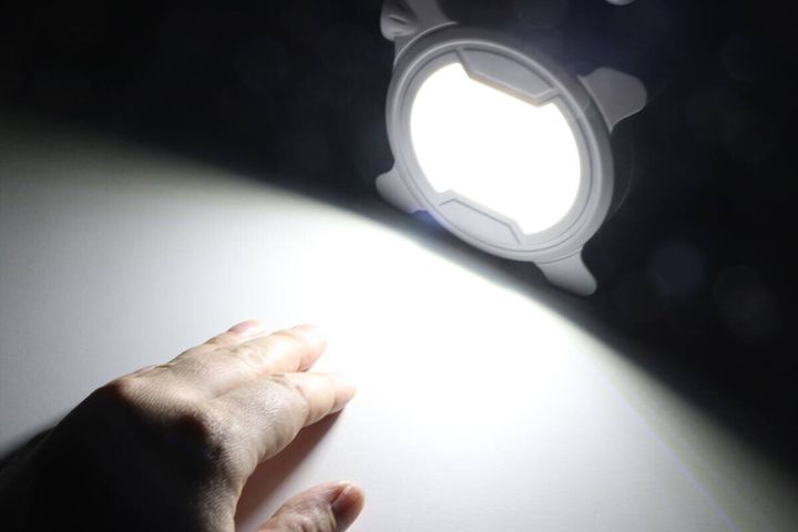 ダイソー 手持ちライト（グレー） COBライト