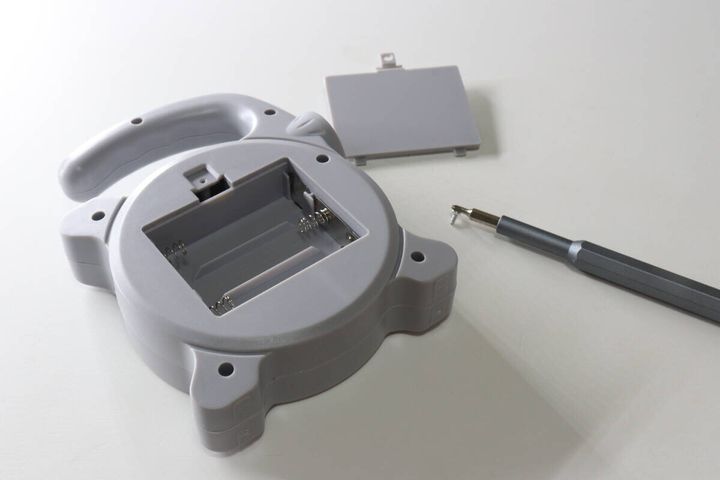 ダイソー 手持ちライト（グレー） 電池カバー