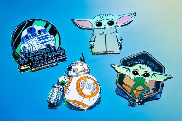 ピンバッジなどグッズも充実！(「スター・ツアーズ：ザ・アドベンチャーズ・コンティニュー」) [c] Disney [c] & TM Lucasfilm Ltd