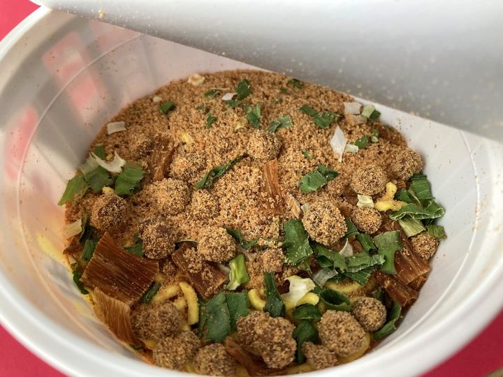 麺のボリュームに感動！スープも飲み干したくなる味わい！【ファミマ】札幌の名店「純連」監修の濃厚みそラーメン