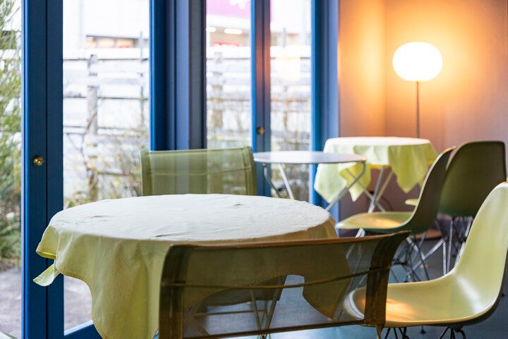 伊豆の海をイメージした爽やかなパステルカラーのカフェへ。下田の「Cafe Den」で手づくりスイーツを♪