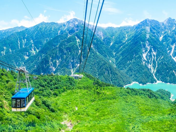 All About ニュース編集部が全国250人を対象に実施した「旅行先に関するアンケート」の調査結果から、春に行きたいと思う「富山県の旅行先」ランキングを発表！ 2位「立山ロープウェイ」を抑えた1位は？