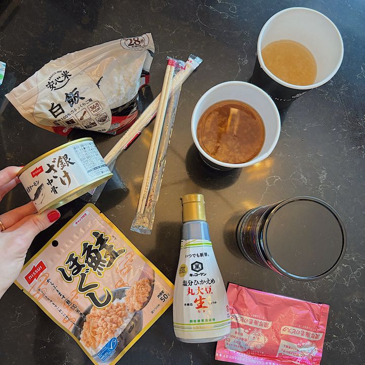 アメリカ持ち込みOK！ホテル滞在に持っていきたい日本食。ホテルでの食事の様子。