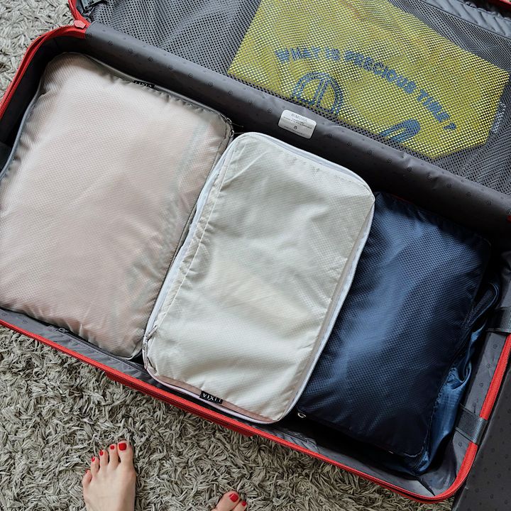 『LIXIA』の圧縮トラベルポーチが超優秀！大量の洋服もすっきり収納可能！スーツケースにもきれいに収まる！