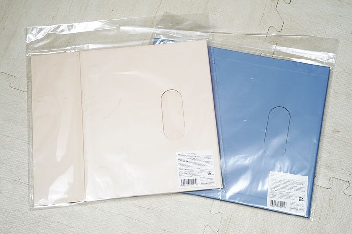 「紙製マグネットティッシュケース」は店頭では写真のように折りたたまれています。