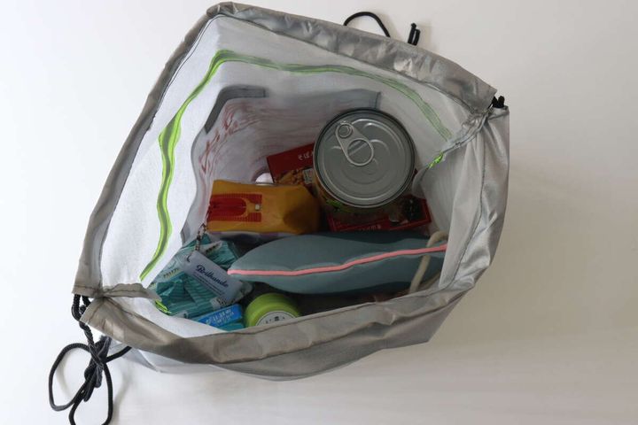 非常持出袋（ポケット付） サイズ感