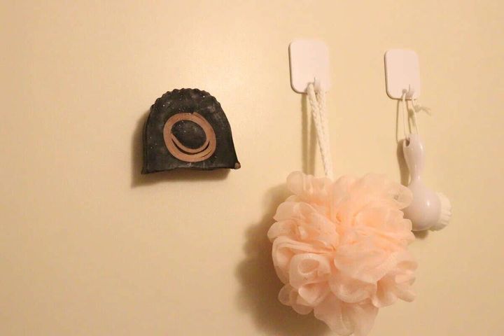 石けんを浴室の壁面に固定した状態