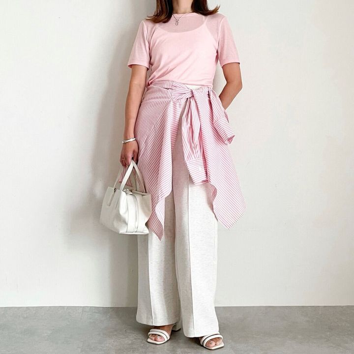 GU ソフトシアークルーネックT コーデ ピンク×ホワイト スウェット