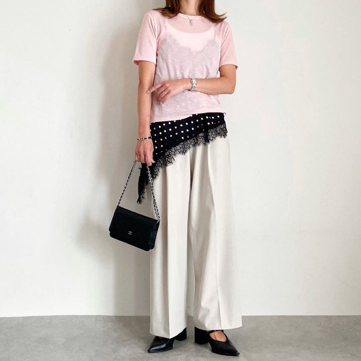 GU ソフトシアークルーネックT コーデ レースキャミ レイヤード