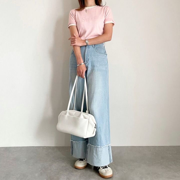 GU ソフトシアークルーネックT コーデ ロゴT重ね着 レイヤード