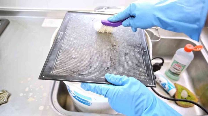 プロの換気扇掃除術