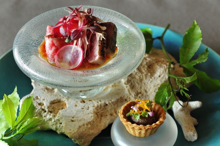 鰹と牛肉のミキュイ 焼きトマトソース