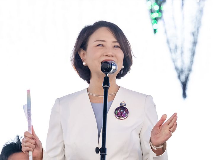 小巻亜矢氏