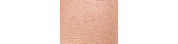 溶け込むようになじんで、極薄ヴェールを形成