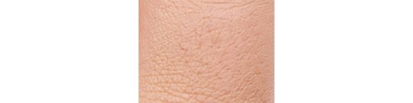 へルシーなグロウ感で粉っぽさを感じさせない