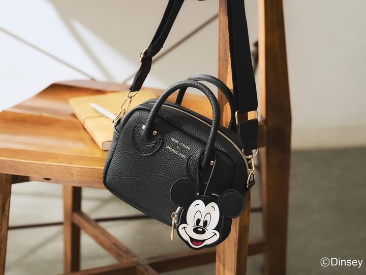 YOUNG&OLSEN The DRYGOODS STORE SHOULDER BAG BOOK with Disney MICKEY MOUSE（画像出典：Amazon、以下同）