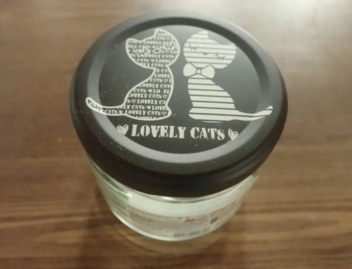 DAISO(ダイソー)：ツイストキャップ(ネコ、黒・灰、150mL)