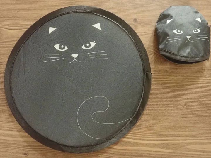 DAISO(ダイソー)：折りたたみうちわ(黒ねこ)