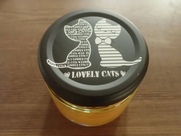 DAISO(ダイソー)：ツイストキャップ(ネコ、黒・灰、150mL)