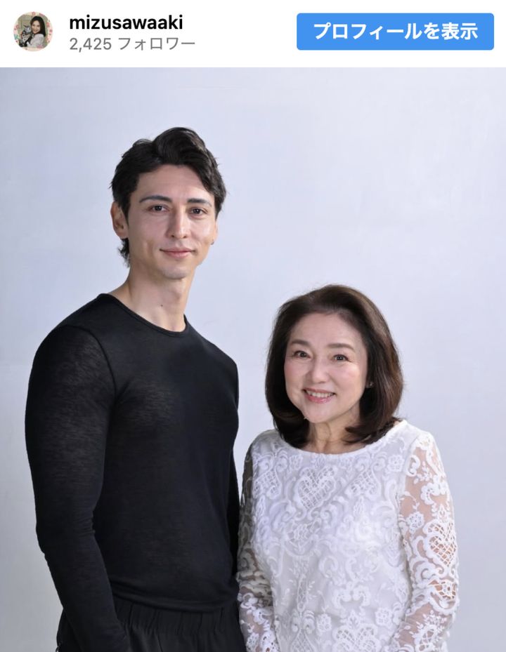 （写真左から）ジュリアン・スィーヒ、水沢アキ ※「水沢アキ」Instagram width=