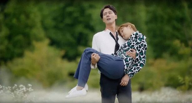 「大丈夫、愛だ」では、魅力的で完璧すぎるベストセラー作家、ジェヨルを好演 [c]Everett Collection/AFLO