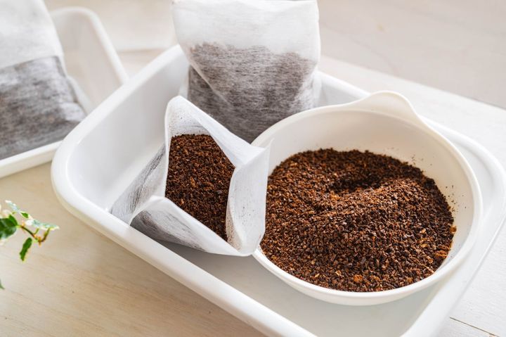 レギュラーコーヒー抽出後のコーヒーの粉を再利用する方法とは？（画像はイメージ）