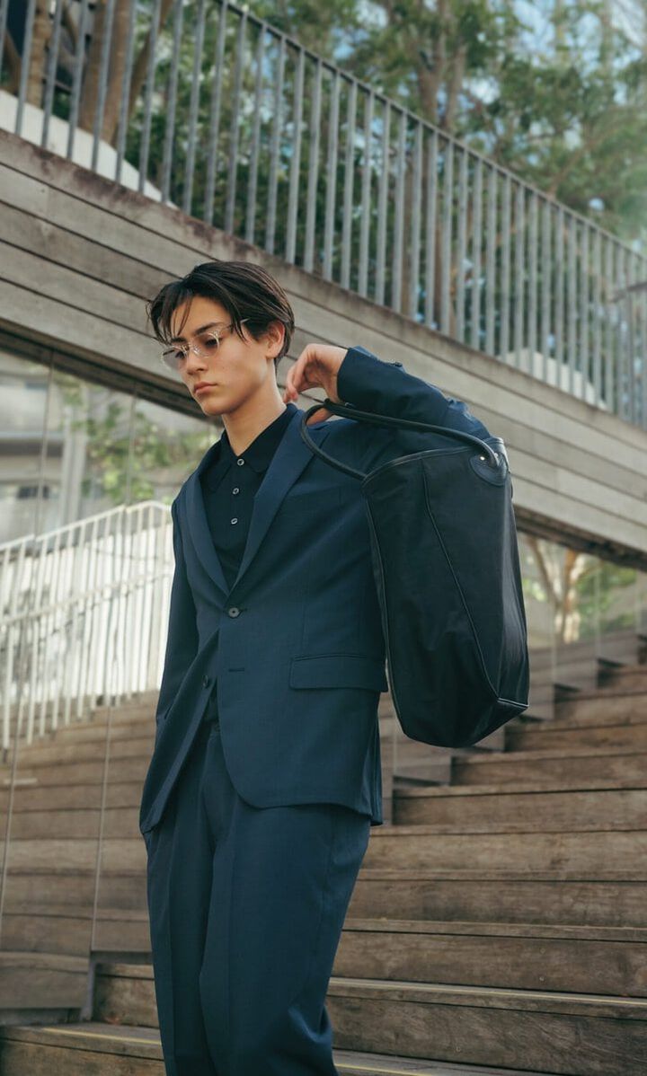 ポロタイプが使いやすく清潔感があり、柔らかな雰囲気になる『ジョン スメドレー』のニットポロ