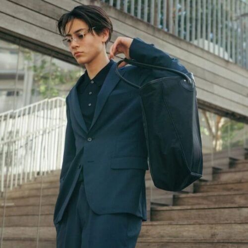 【ジャケットのインナー何着る問題】シャツより上品で、Tシャツより知的。ジョンスメドレーなど「一生モノの極上ニット」が令和の正解