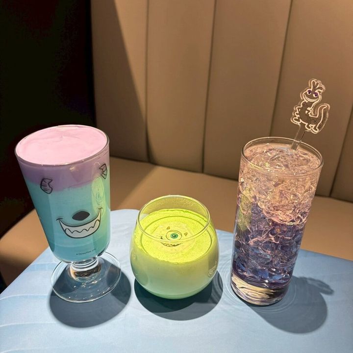 ＜サリー＞ブルースムージー、＜マイク＞メロンミルク、＜ランドール＞ブルーティーソーダ