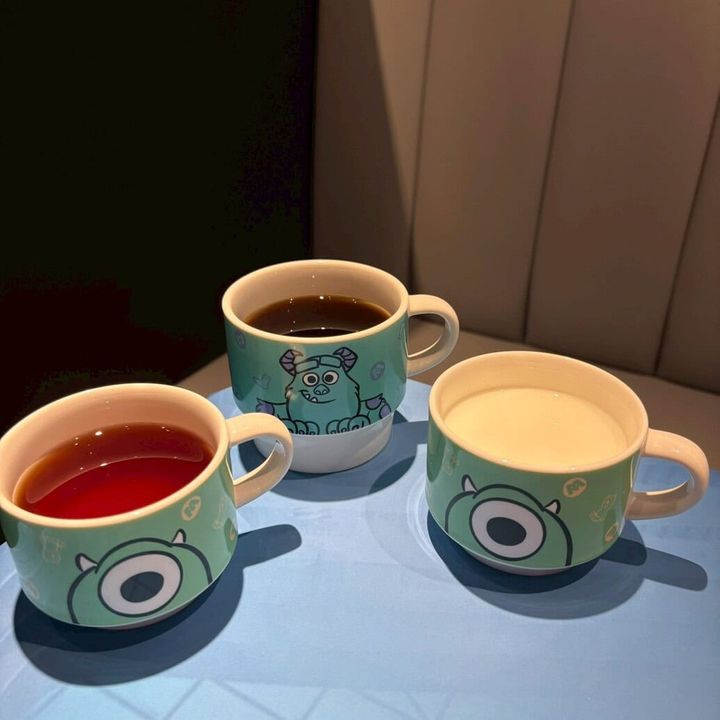 ホットティー、ホットコーヒー、ホットミルク