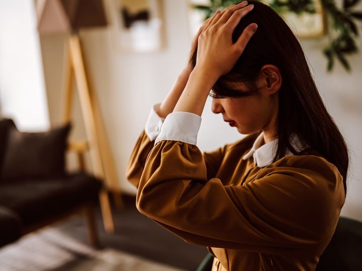 実家暮らしによる支出の抑制や家事の効率化という恩恵を受けつつも、親との接し方やプライベートな空間の維持に葛藤を抱く若者は珍しくありません。今回は、静岡県掛川市に住む27歳女性のケースを見ていきましょう。