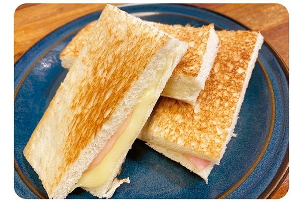 ハムとチーズの焼きサンド （C）まいったねぇ、野宮レナ／KADOKAWA