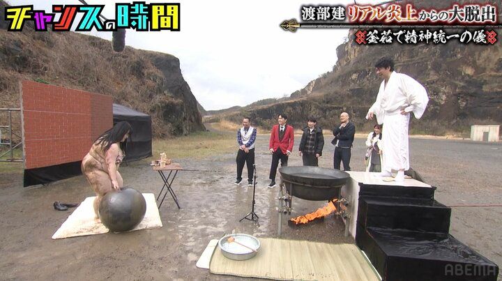 【写真・画像】オダウエダ植田、セクシーなビキニ姿で泥まみれに「何やってんの！」「見えますから」ツッコミ殺到 2枚目