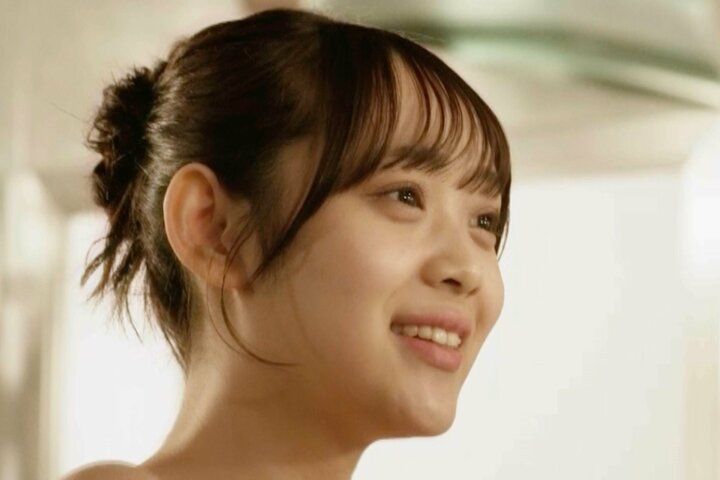 【写真・画像】「初めてなんだけど…」23歳モデル美女、”北村匠海似”俳優に後ろから…大胆スキンシップに「ドキドキしました」 1枚目