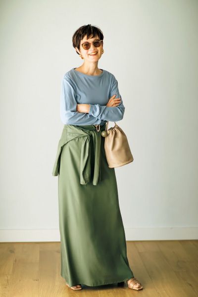 いつものカットソーをパステルカラーに変えて華やかに