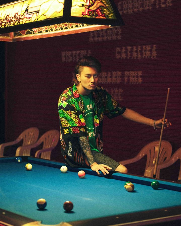 Huluオリジナル『八神瑛子 ‐上野中央署組織犯罪対策課‐』に出演するAぇ! group小島健 （C）HJホールディングス width=