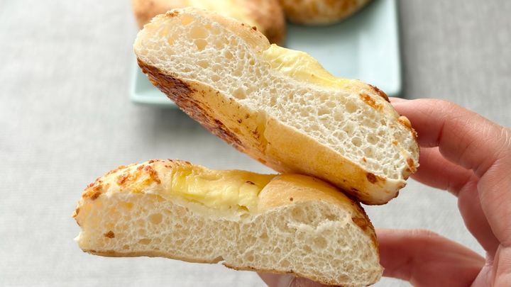 シンプルなのにハマる！【ファミマ】3個入り惣菜パンがつい食べちゃう味