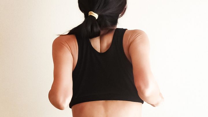 肩甲骨寄せストレッチ