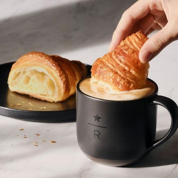 地下2階「スターバックス リザーブ(R) カフェ」(カフェベーカリー)