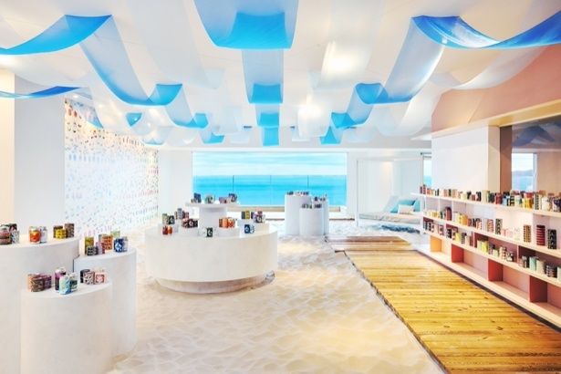 【写真】バラエティ豊かな缶詰で彩られた空間