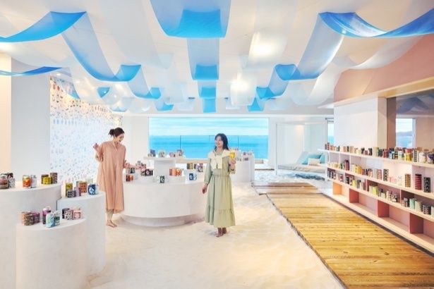 白砂の空間で静岡名産の缶詰やクラフト缶ビールと出合う「カンカンビアガーデン」