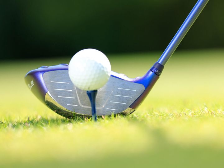 「まっすぐ打ってるのに右に飛んじゃう」スライスを防ぐ2つのコツ