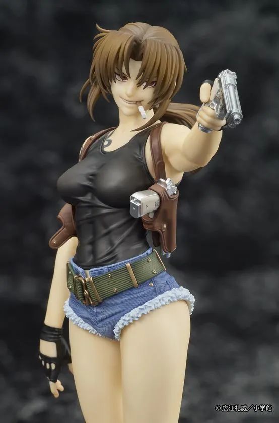 DIGSTA BLACK LAGOON レヴィ のフィギュア商品写真。台座や武器を含むレヴィ本体の展示状態が具体的にわかる画像。