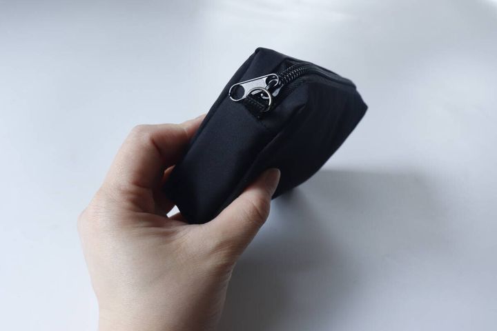 ダイソーのクッション性のある化粧ポーチ（ソフトクッション材使用）