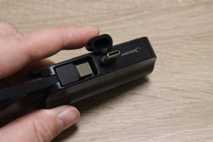 ダイソーのモバイルバッテリー ブラック、ミニはUSB Type-C対応