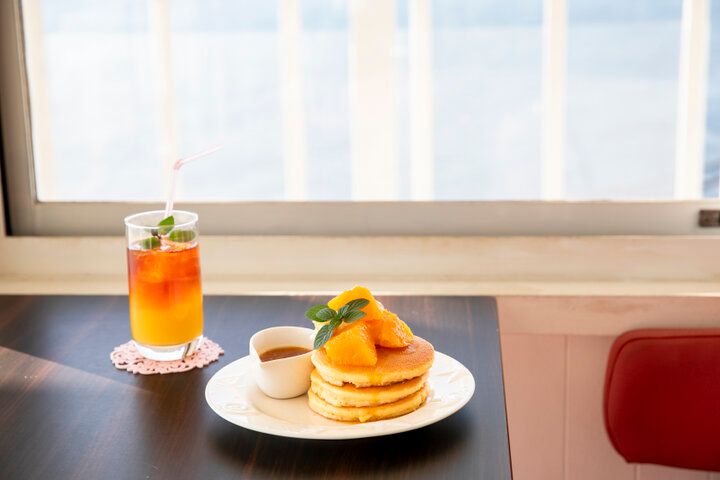 潮風と甘い香りに誘われる♪江の島の歴史を受け継ぐカフェ「江の島パンケーキ」